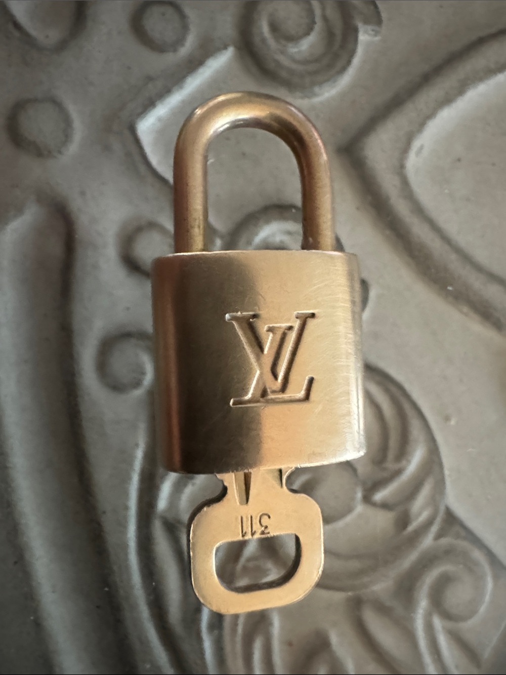 LV Lock and Key - 311 - Picture 3 of 3